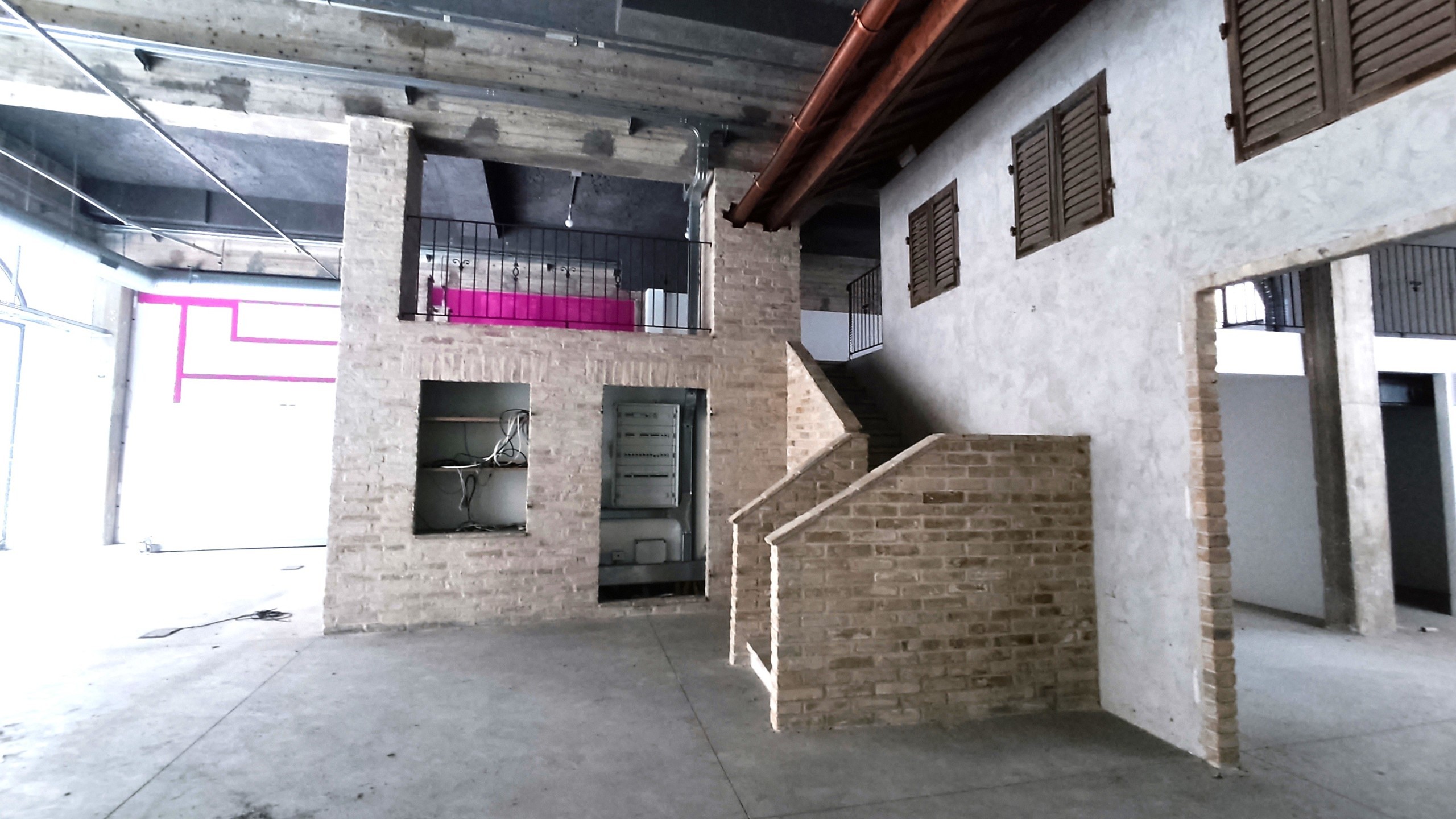 Immagine 4 di Locale commerciale in vendita  in viA CARDUCCI 101 a San Benedetto Del Tronto