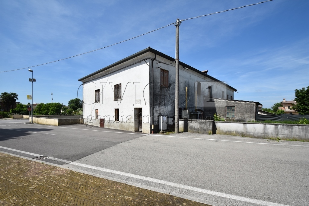 Immagine 7 di Rustico / casale in vendita  in Via Chiesa Rampazzo 17 a Camisano Vicentino