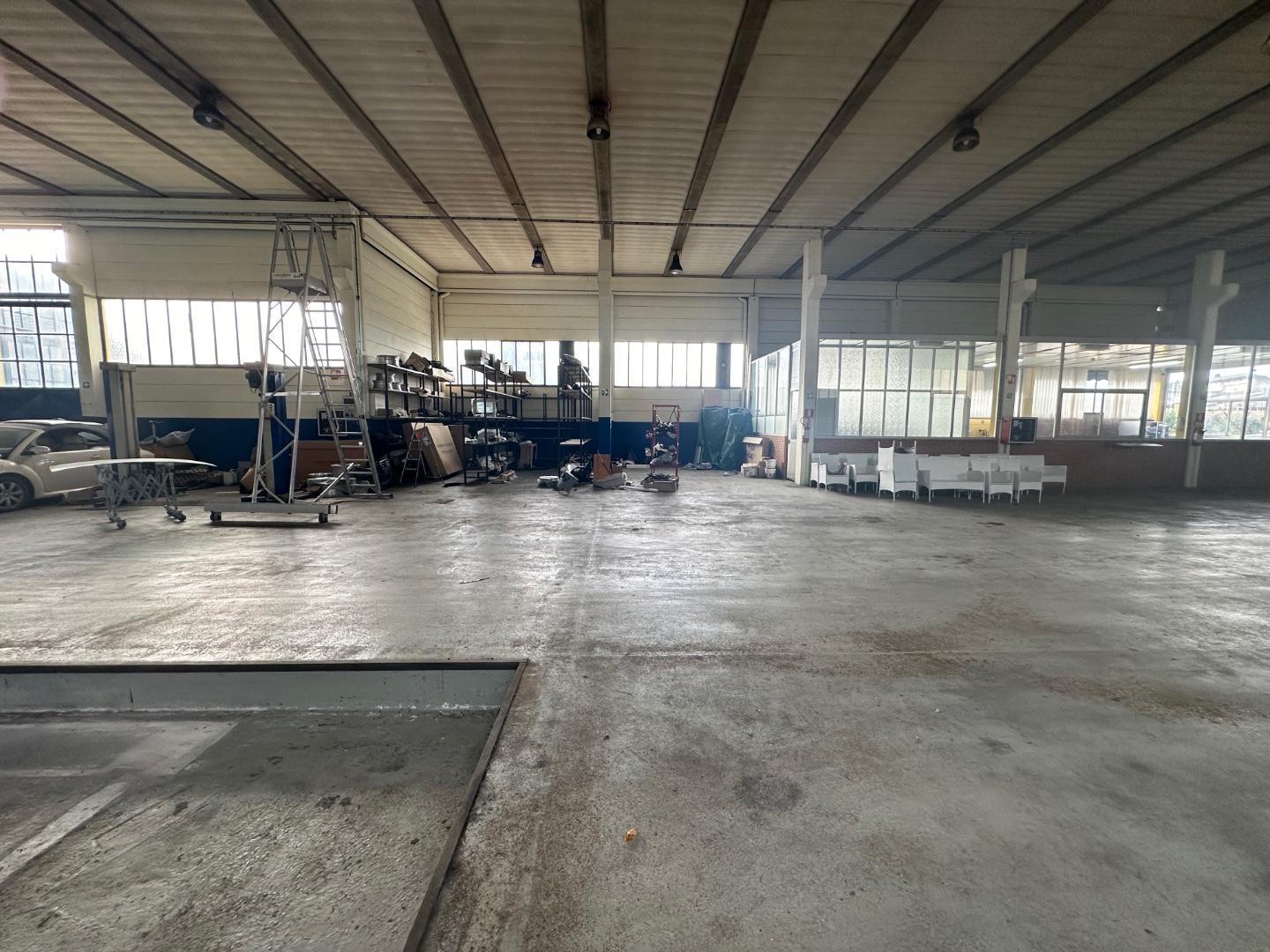 Immagine 11 di Capannone industriale in vendita  in Via del Pozzo 14 a Massa