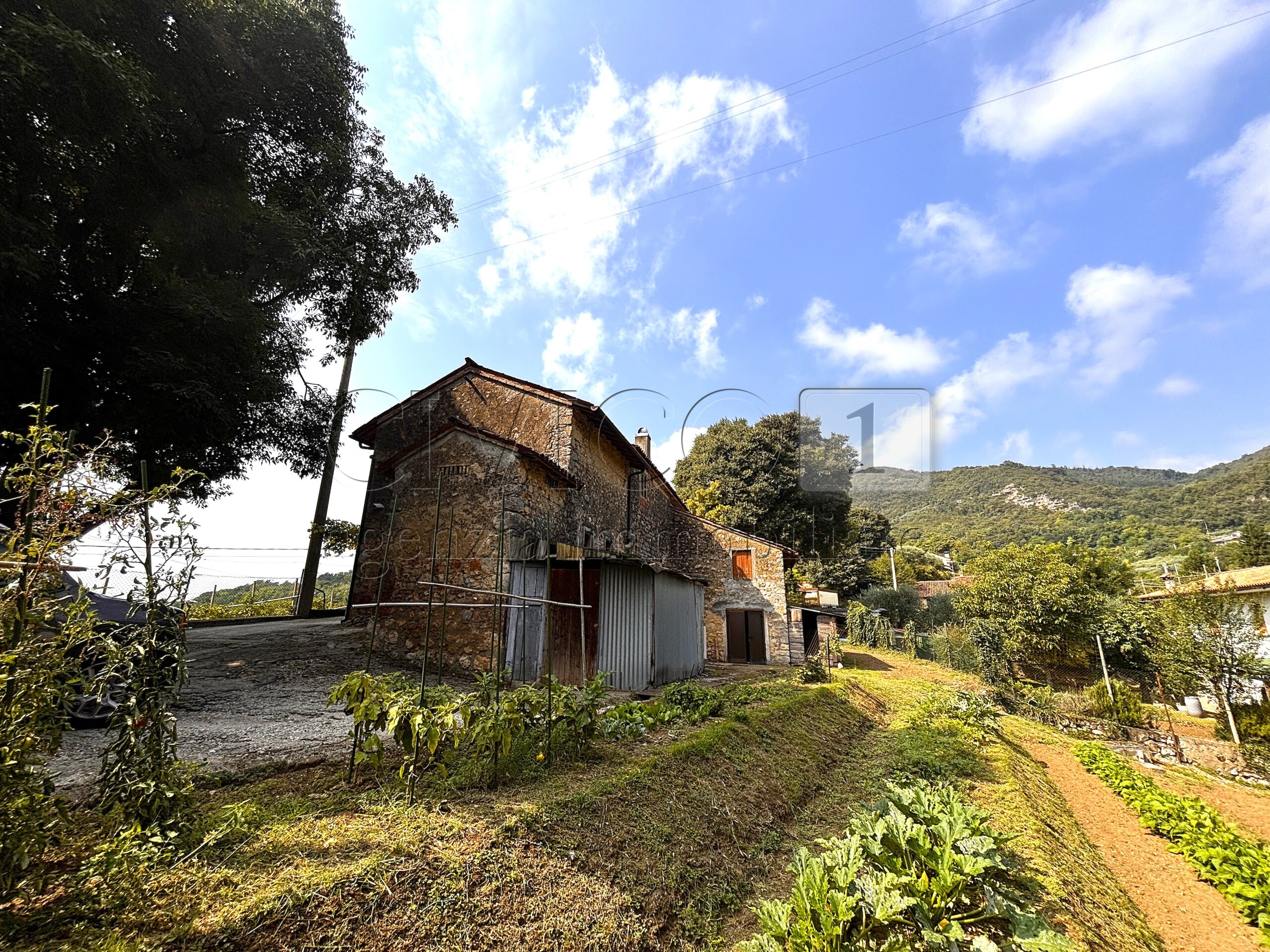 Immagine 3 di Rustico / casale in vendita  in VIA CALBIN 9 a Barbarano Mossano