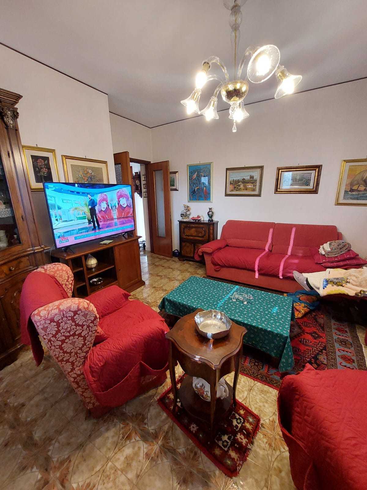 Immagine 2 di Appartamento in vendita  in Viale XX Settembre 120 a Carrara