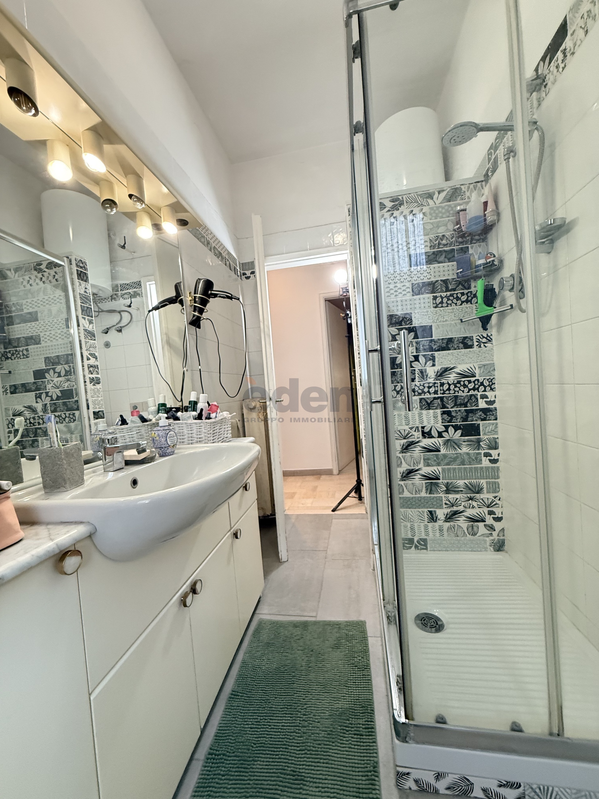 Immagine 10 di Trilocale in vendita  in viale vittorio veneto 102 a Modena