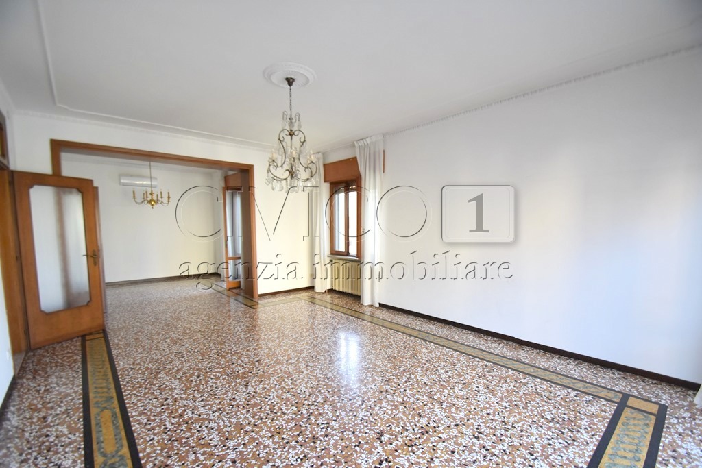 Immagine 3 di Casa bifamiliare in affitto  in ViaLE DELLA PACE 100 a Vicenza