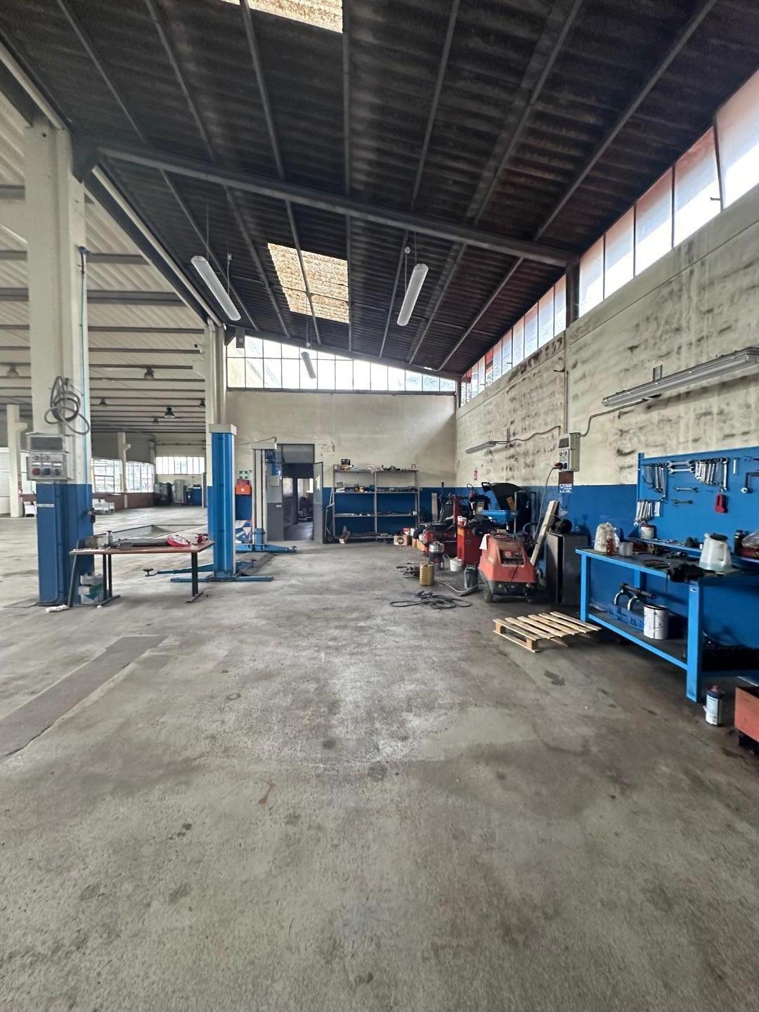 Immagine 5 di Capannone industriale in vendita  in Via del Pozzo 14 a Massa