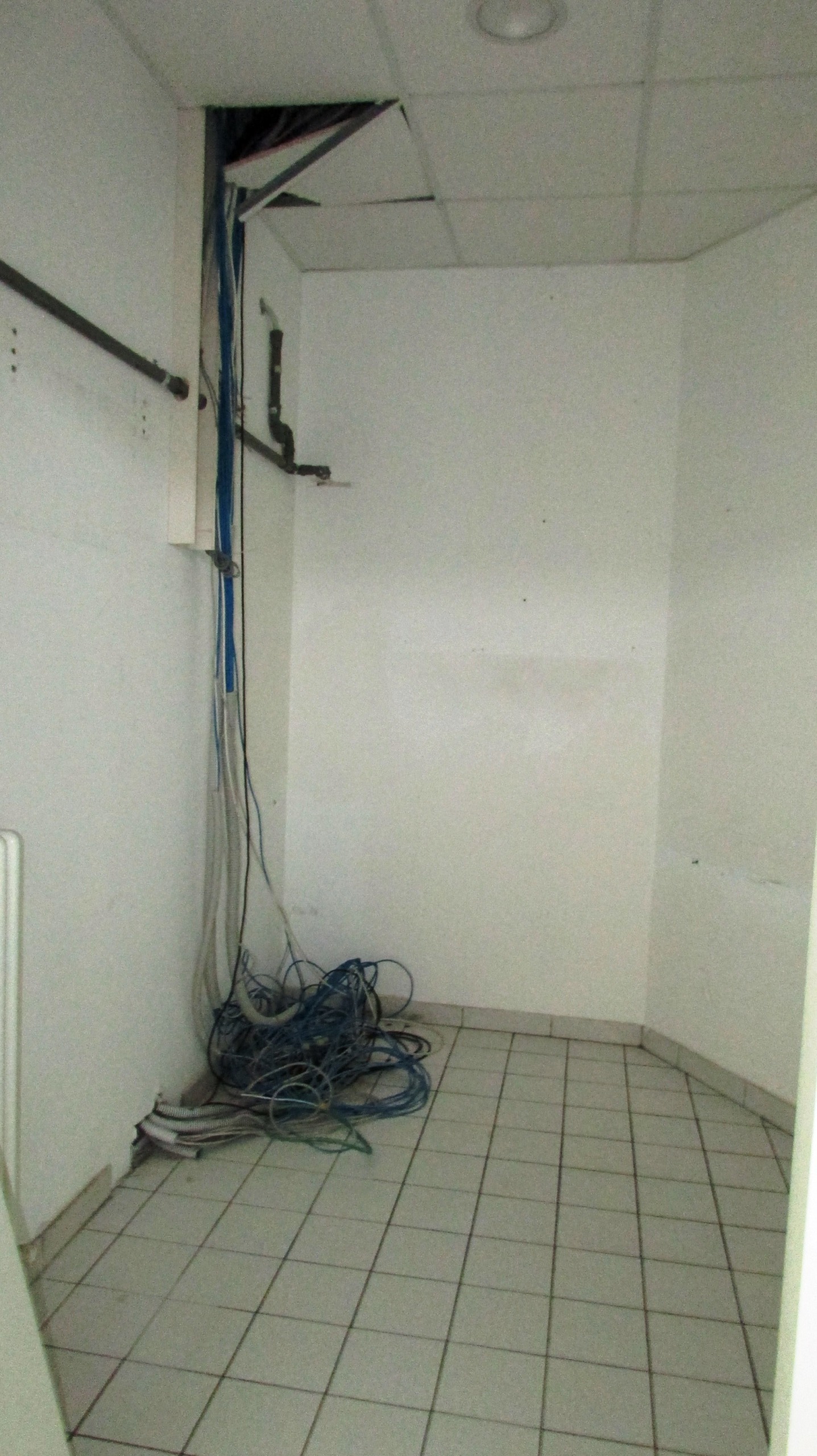 Immagine 35 di Locale commerciale in vendita  in VIA EINAUDI a Civitanova Marche