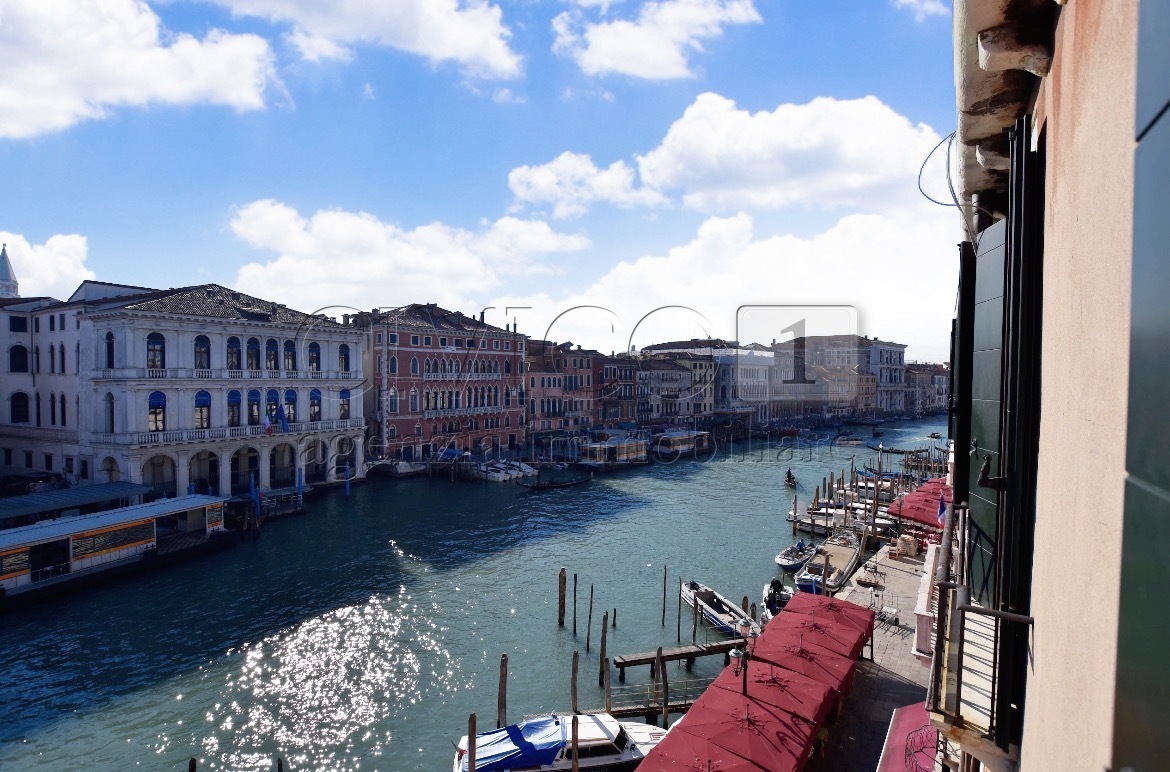 Immagine 24 di Appartamento in vendita  in Riva del Vin a Venezia