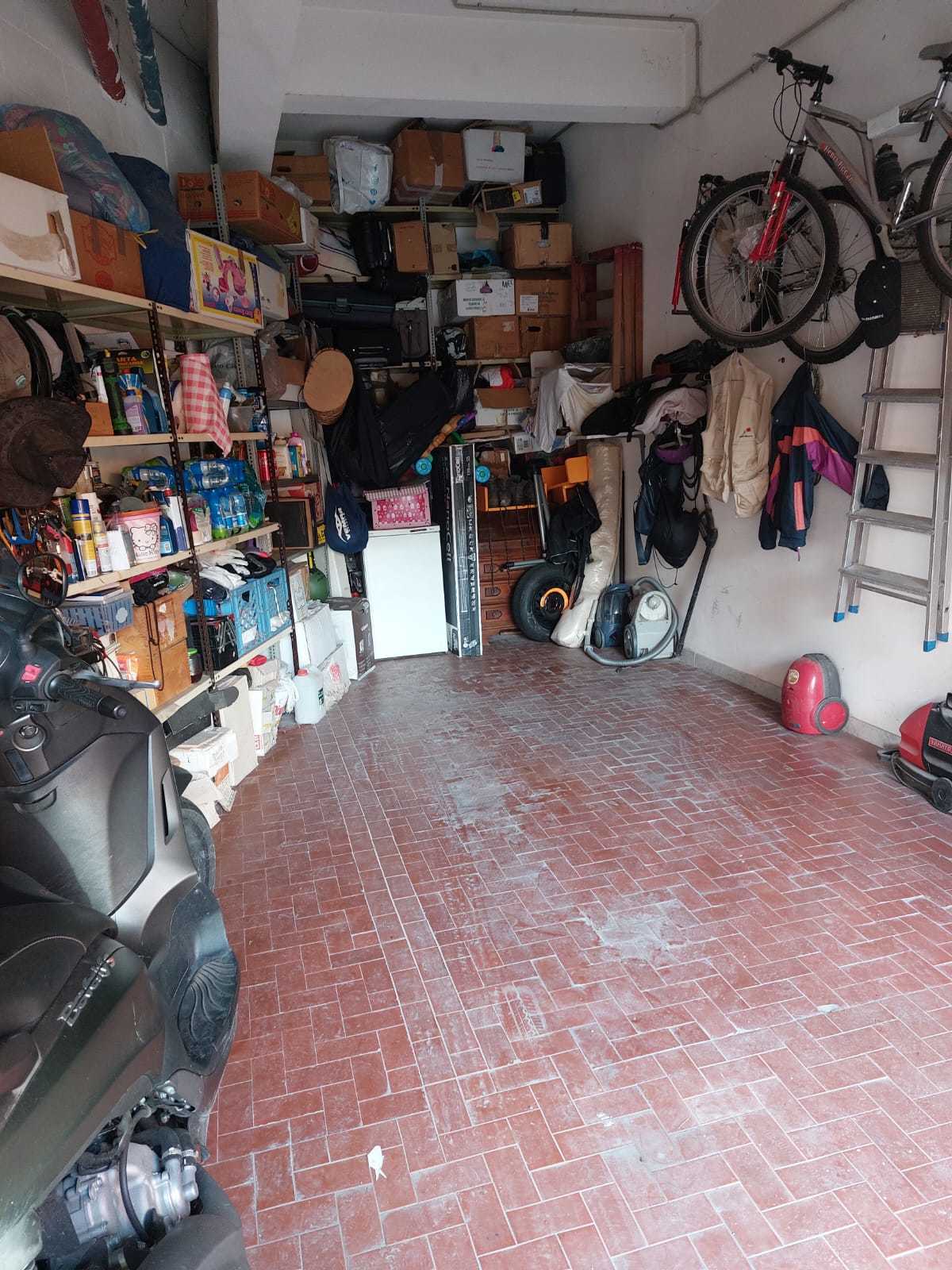 Immagine 17 di Appartamento in vendita  in Viale XX Settembre 120 a Carrara