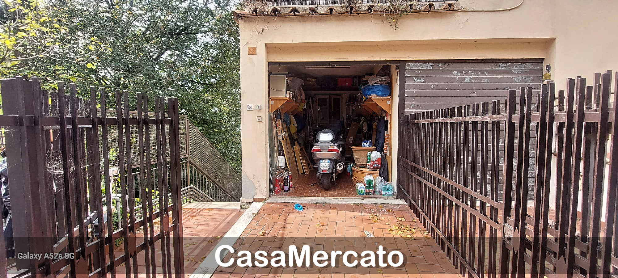 Immagine 1 di Garage in vendita  in Via Roma a Rocca Di Papa