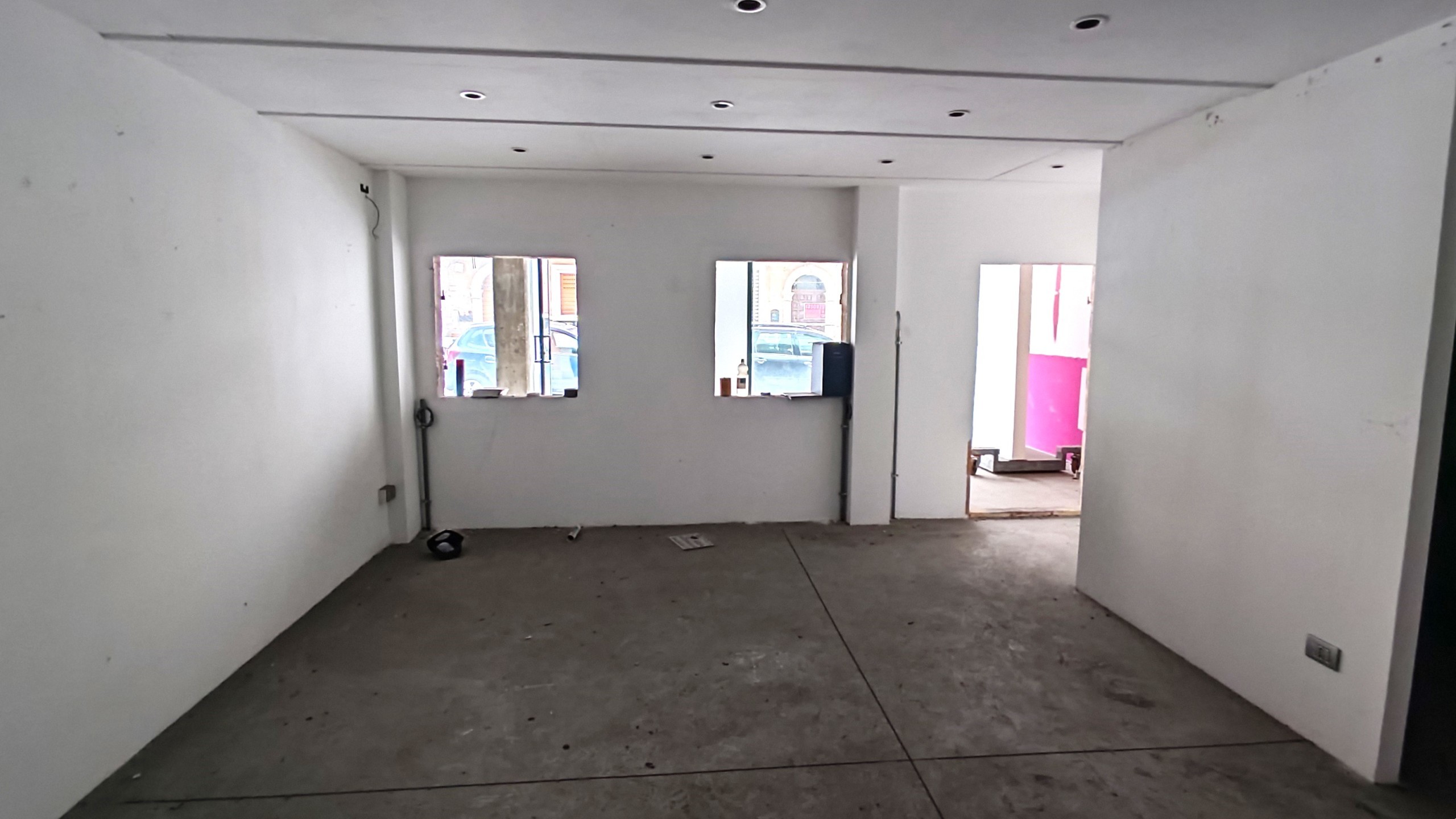 Immagine 10 di Locale commerciale in vendita  in viA CARDUCCI 101 a San Benedetto Del Tronto