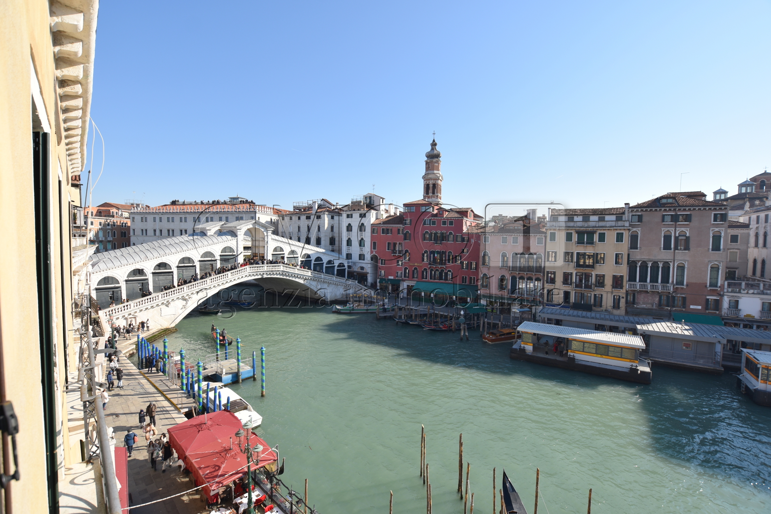 Immagine 19 di Appartamento in vendita  in Riva del Vin a Venezia