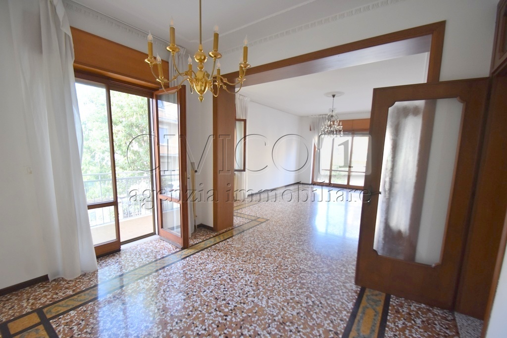 Immagine 2 di Casa bifamiliare in affitto  in ViaLE DELLA PACE 100 a Vicenza