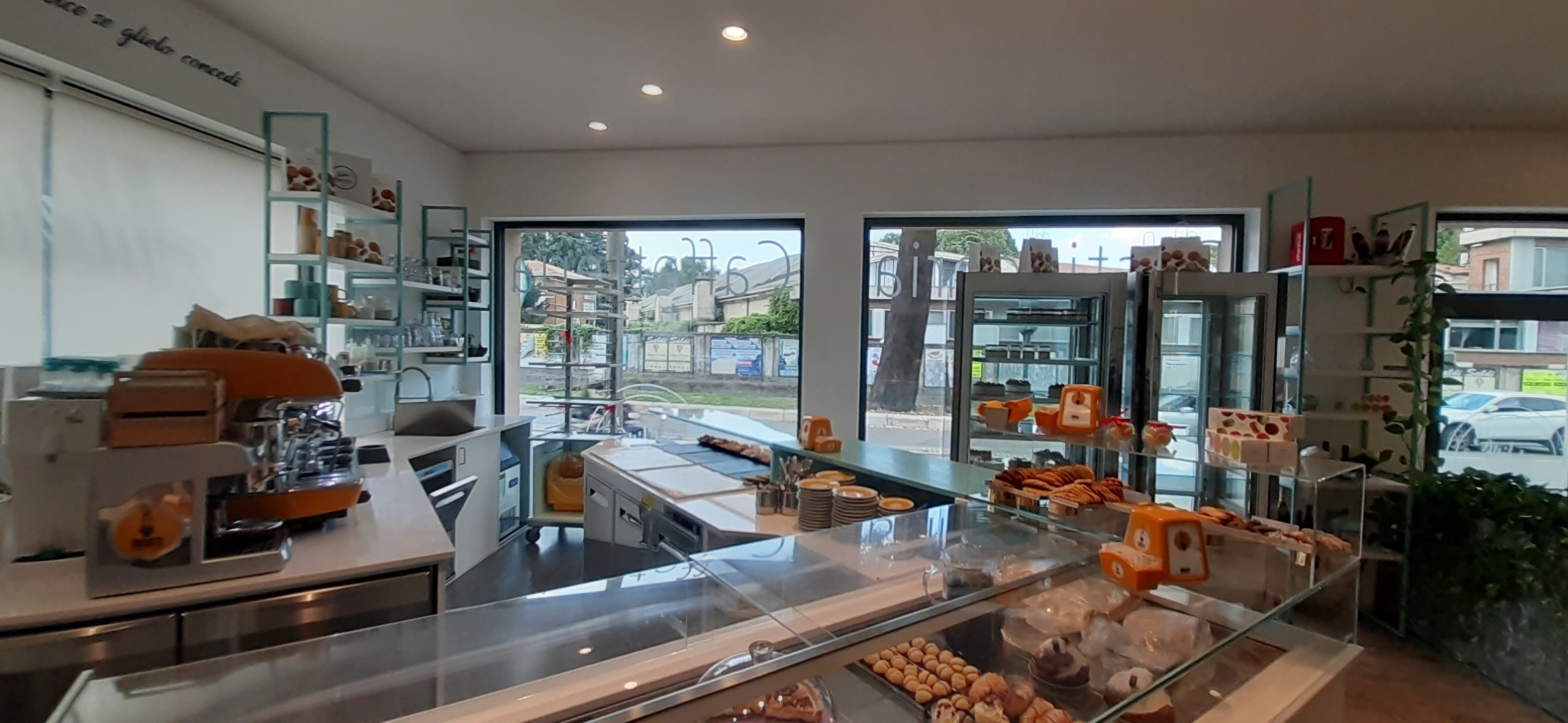 Immagine 12 di Locale commerciale in affitto  in Via Milano 94 a Somma Lombardo