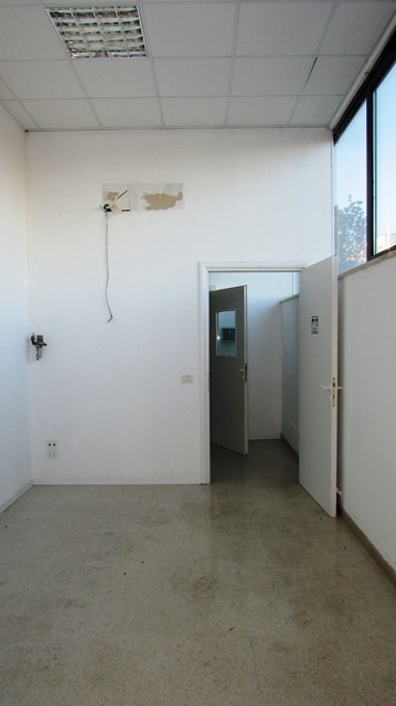 Immagine 27 di Capannone industriale in affitto  in Via Leonardo Da Vinci a San Benedetto Del Tronto