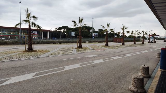 Immagine 11 di Locale commerciale in vendita  in VIA EINAUDI a Civitanova Marche