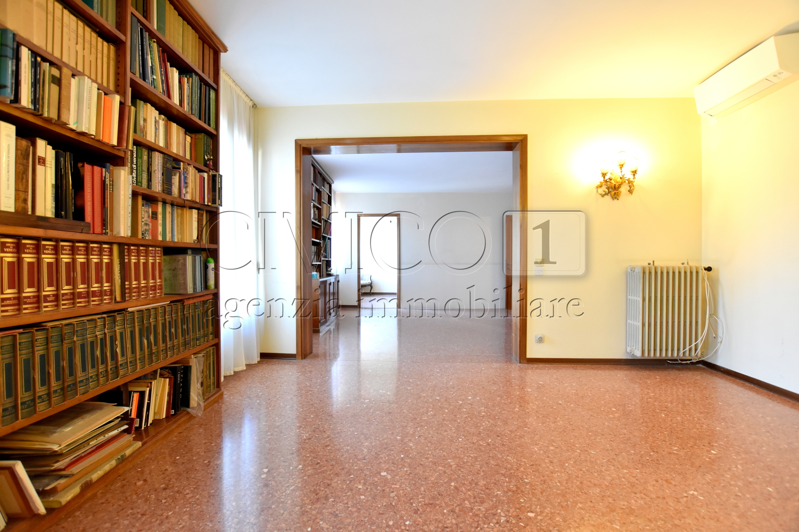 Immagine 6 di Appartamento in vendita  in Riva del Vin a Venezia