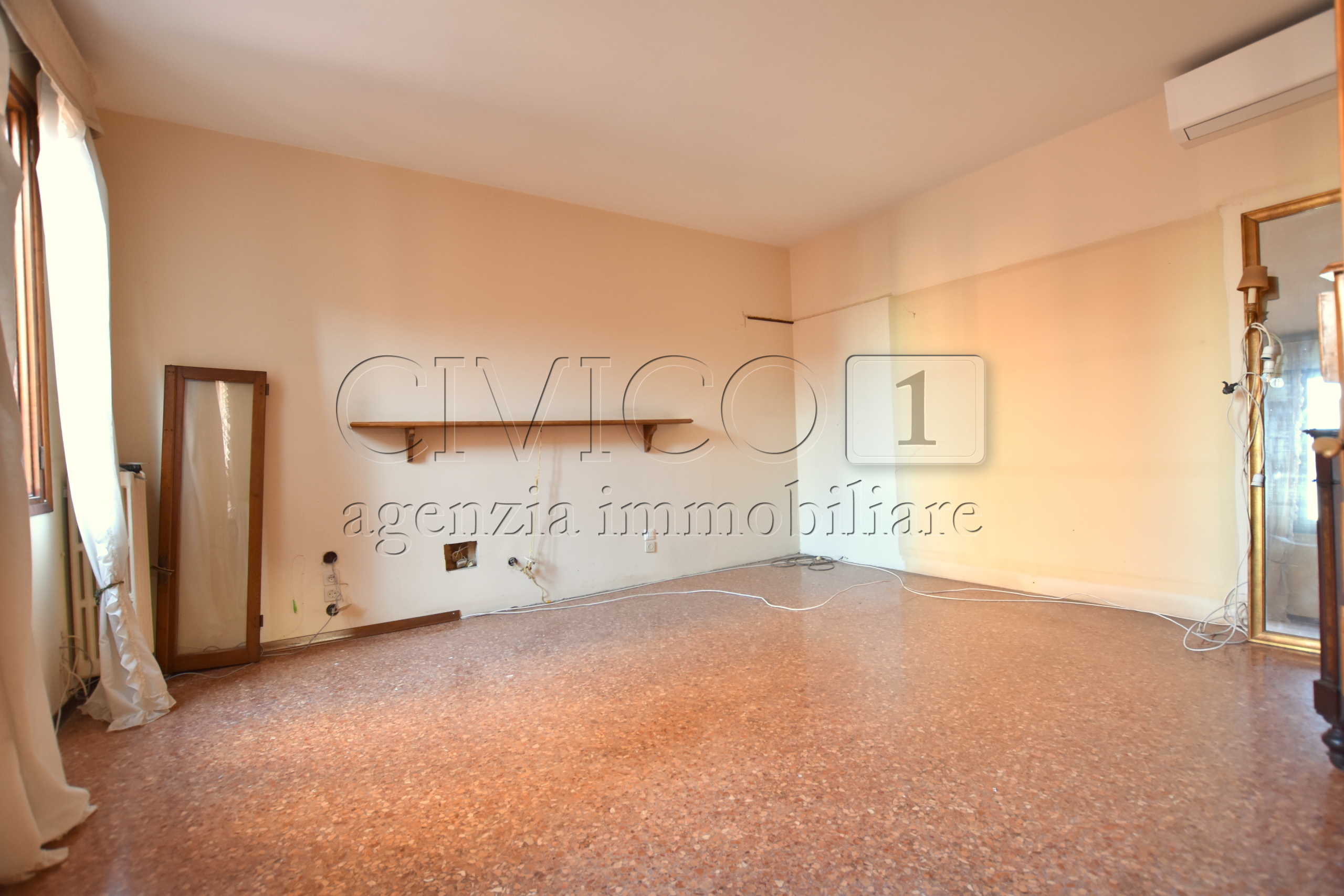 Immagine 12 di Appartamento in vendita  in Riva del Vin a Venezia