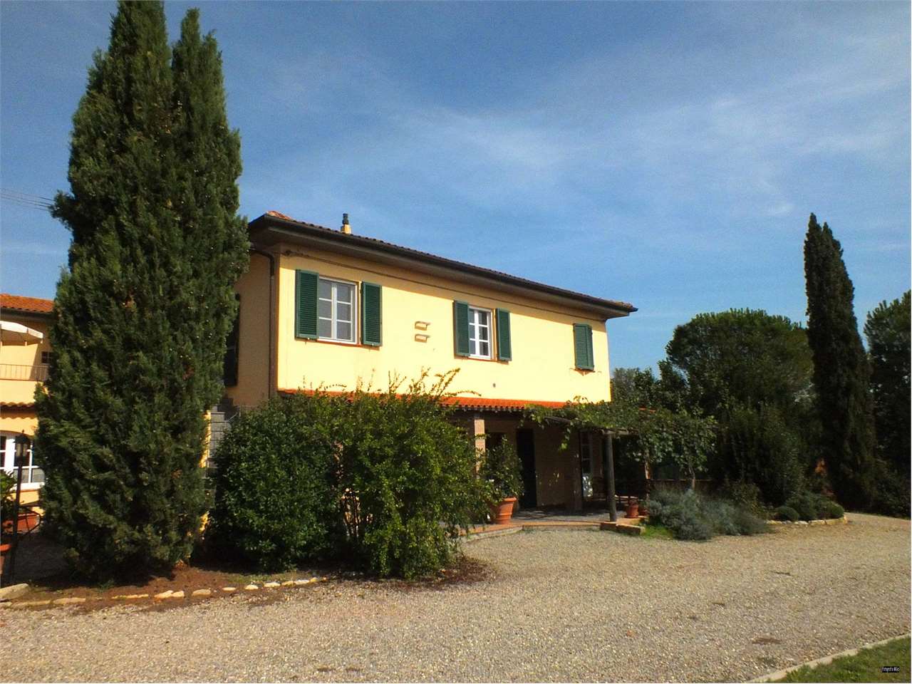 Immagine 8 di Villa in vendita  a Fauglia