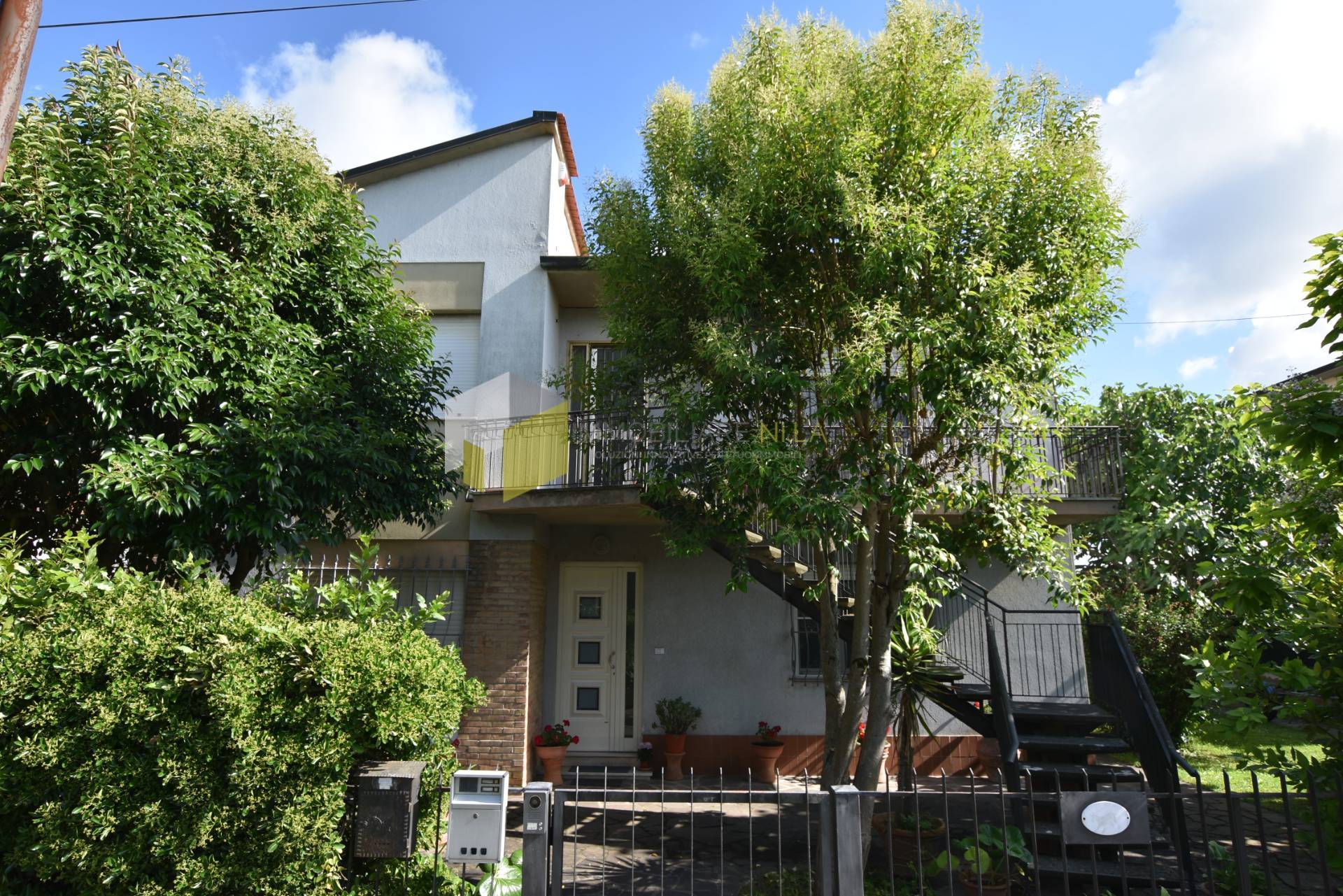 Immagine 2 di Casa indipendente in vendita  a Pisa