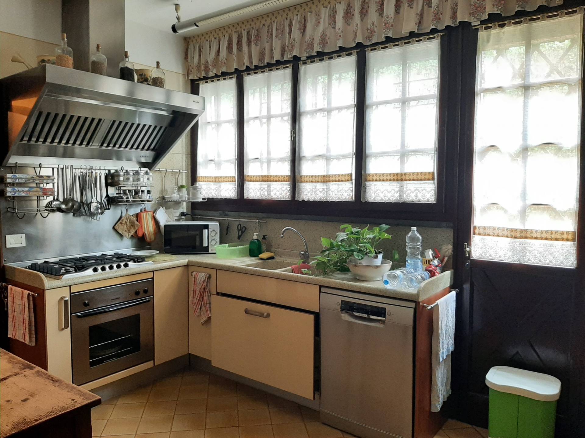 Immagine 9 di Villa in vendita  a Pisa