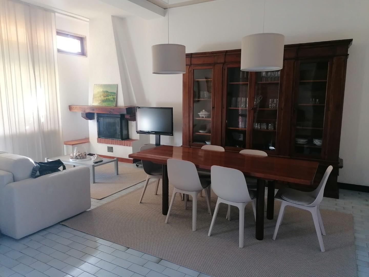 Immagine 4 di Casa bifamiliare in affitto  a Montignoso