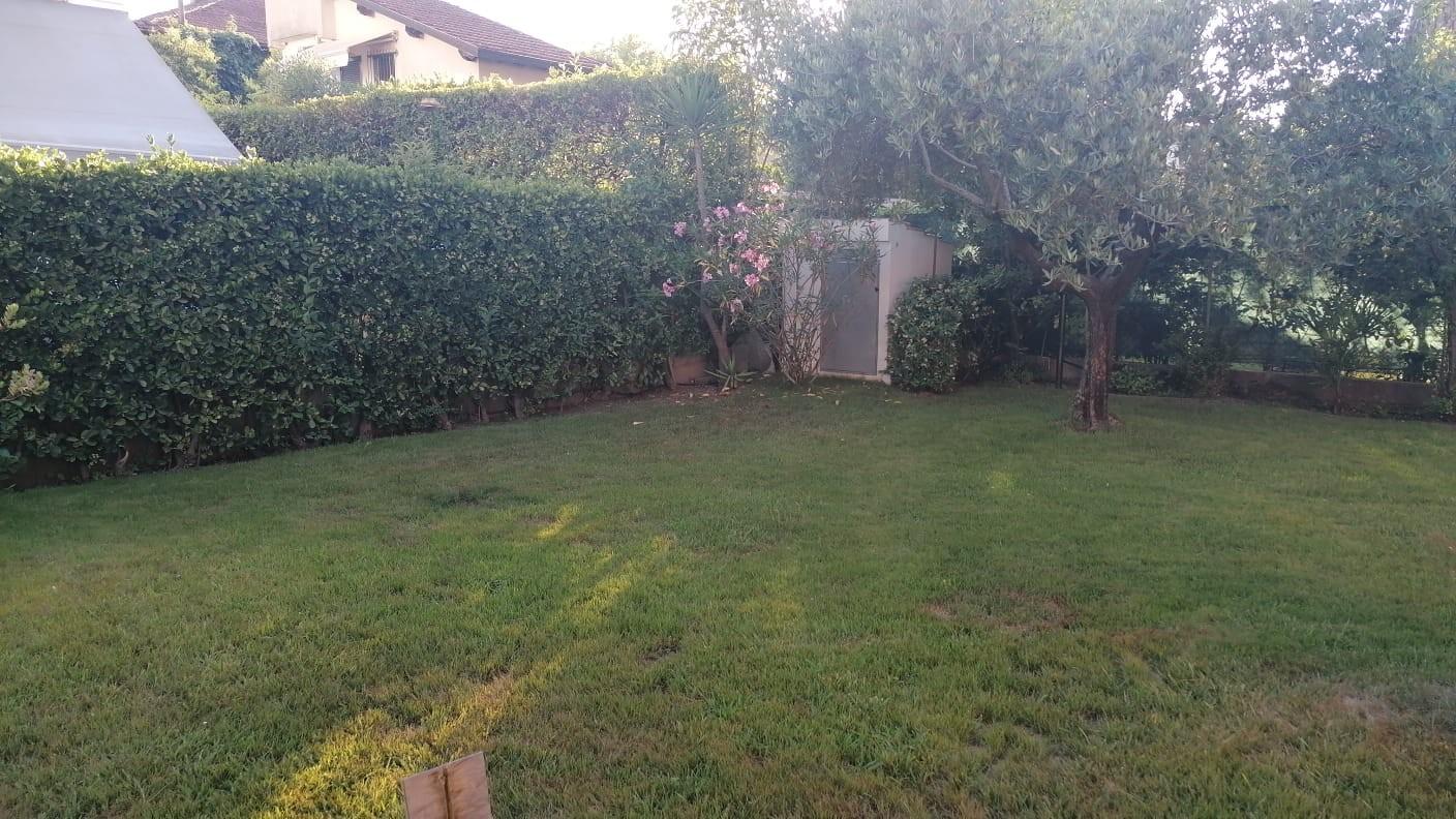 Immagine 2 di Casa bifamiliare in affitto  a Montignoso