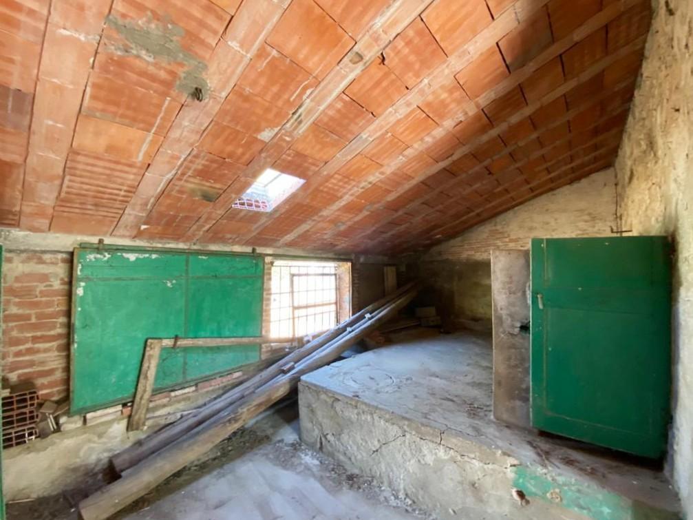 Immagine 36 di Rustico / casale in vendita  a Capannori