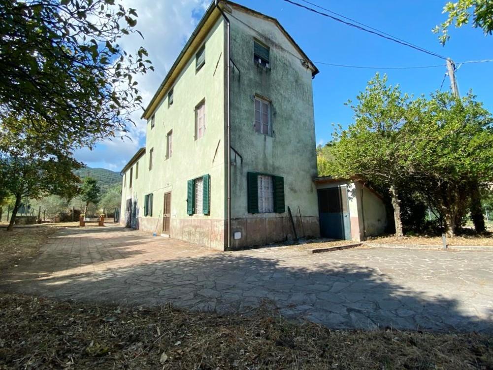 Immagine 2 di Rustico / casale in vendita  a Capannori