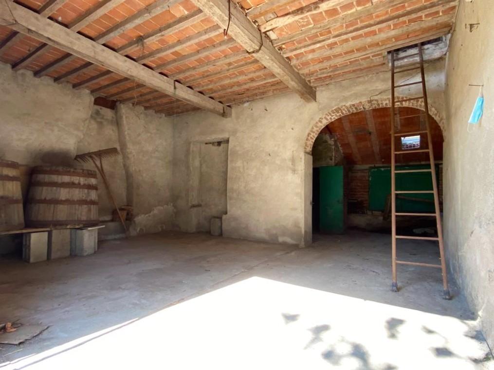 Immagine 32 di Rustico / casale in vendita  a Capannori