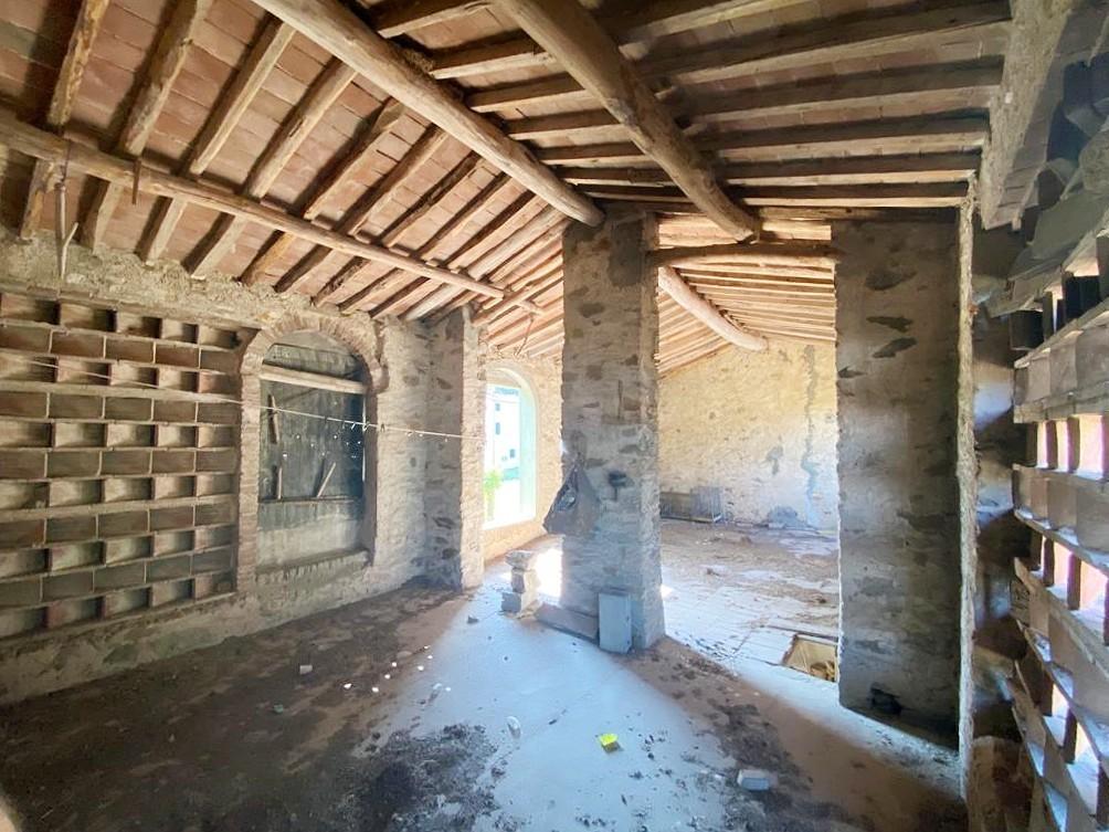 Immagine 37 di Rustico / casale in vendita  a Capannori