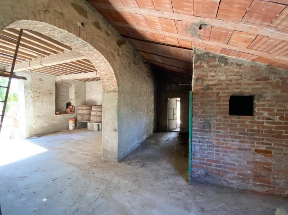 Immagine 34 di Rustico / casale in vendita  a Capannori