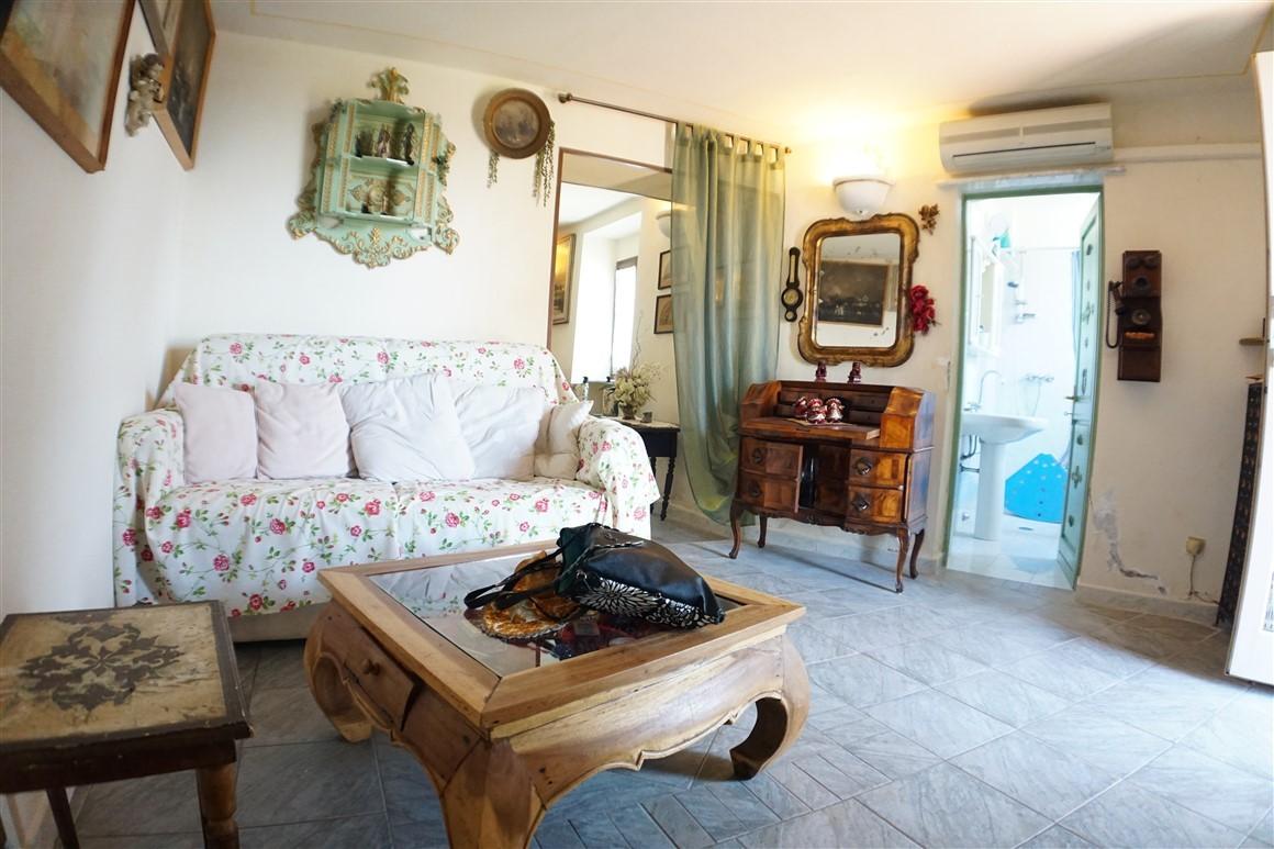 Immagine 5 di Appartamento in vendita  a Massa