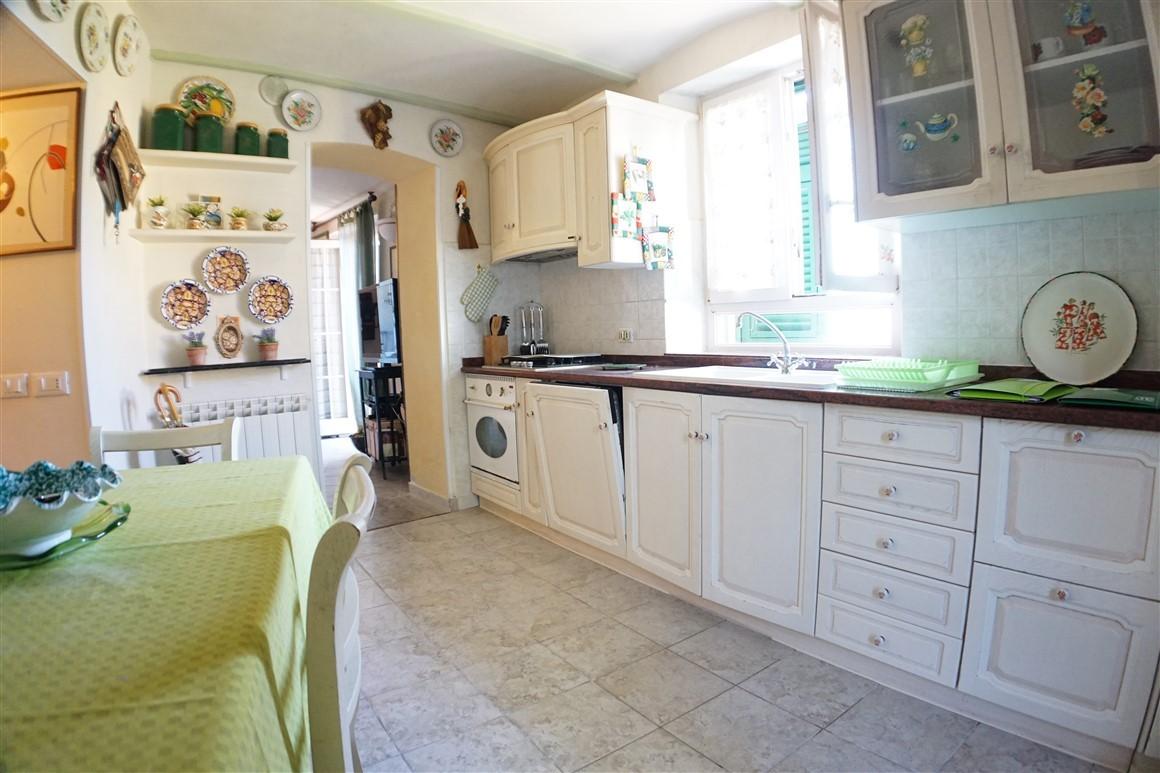 Immagine 7 di Appartamento in vendita  a Massa