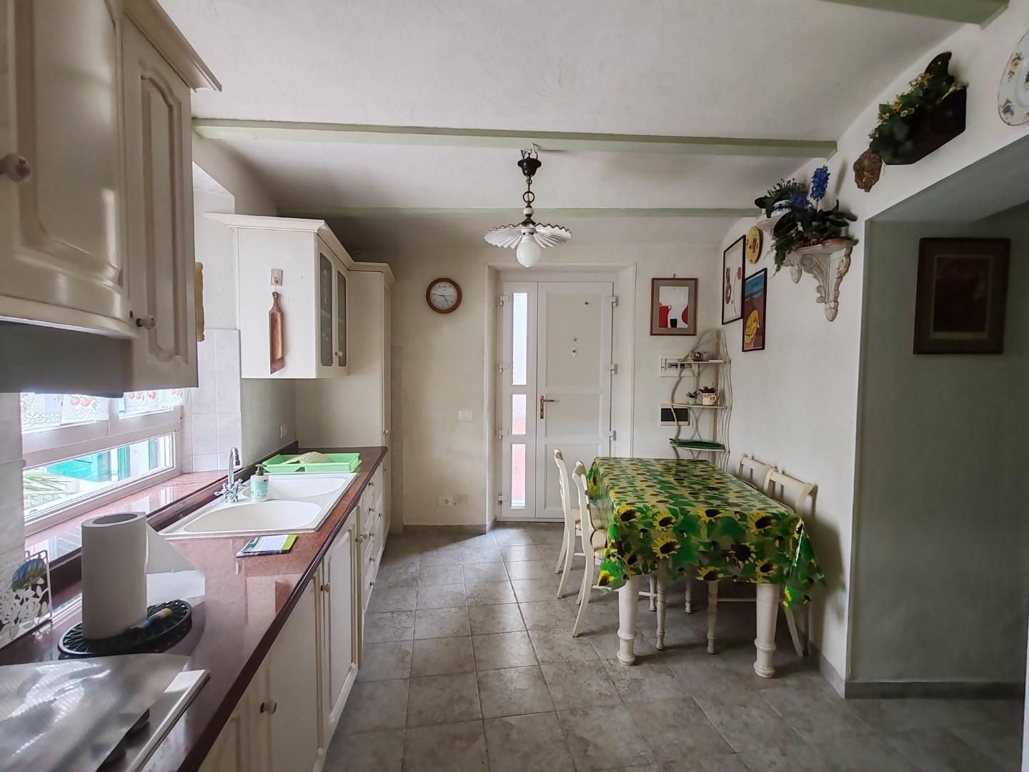 Immagine 4 di Appartamento in vendita  a Massa