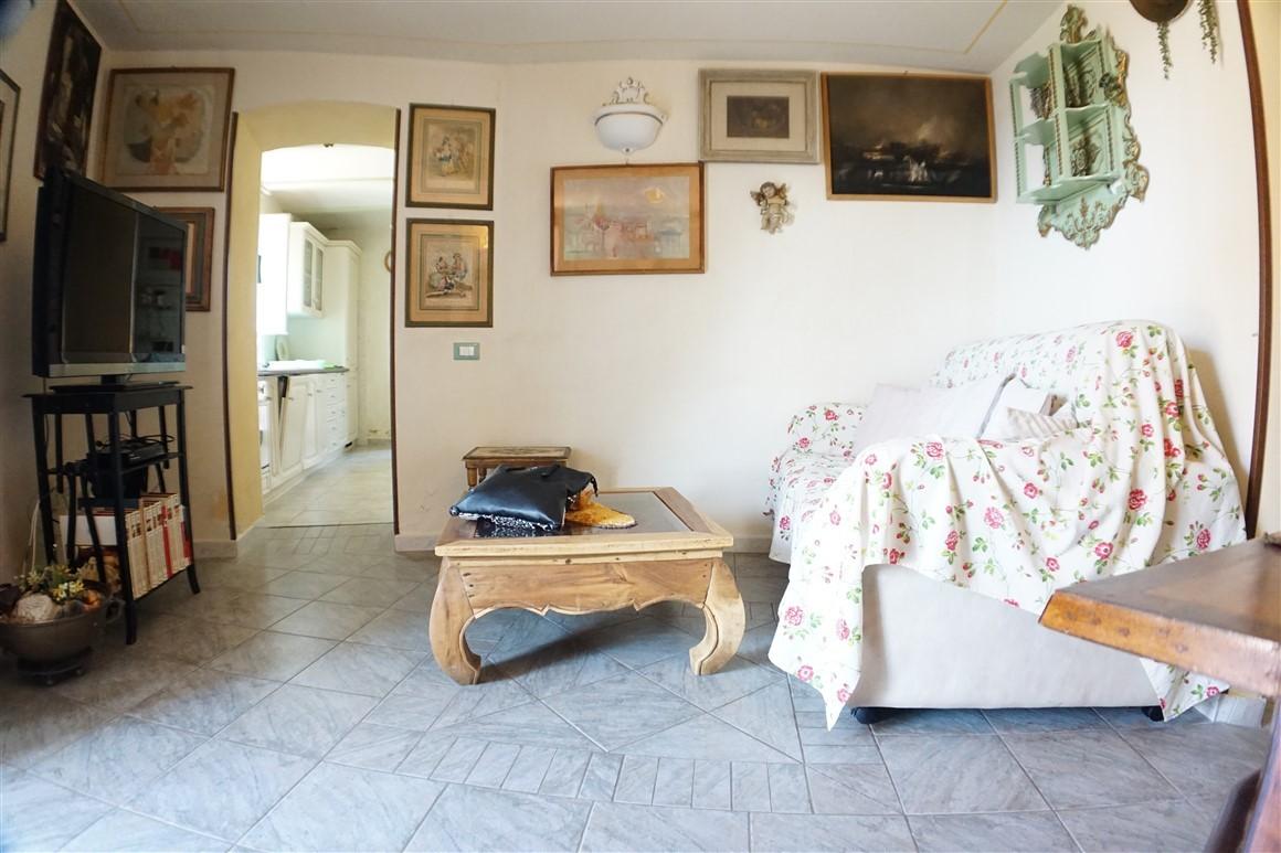 Immagine 2 di Appartamento in vendita  a Massa