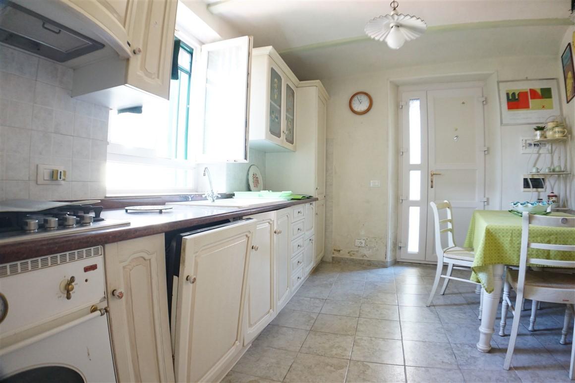 Immagine 6 di Appartamento in vendita  a Massa