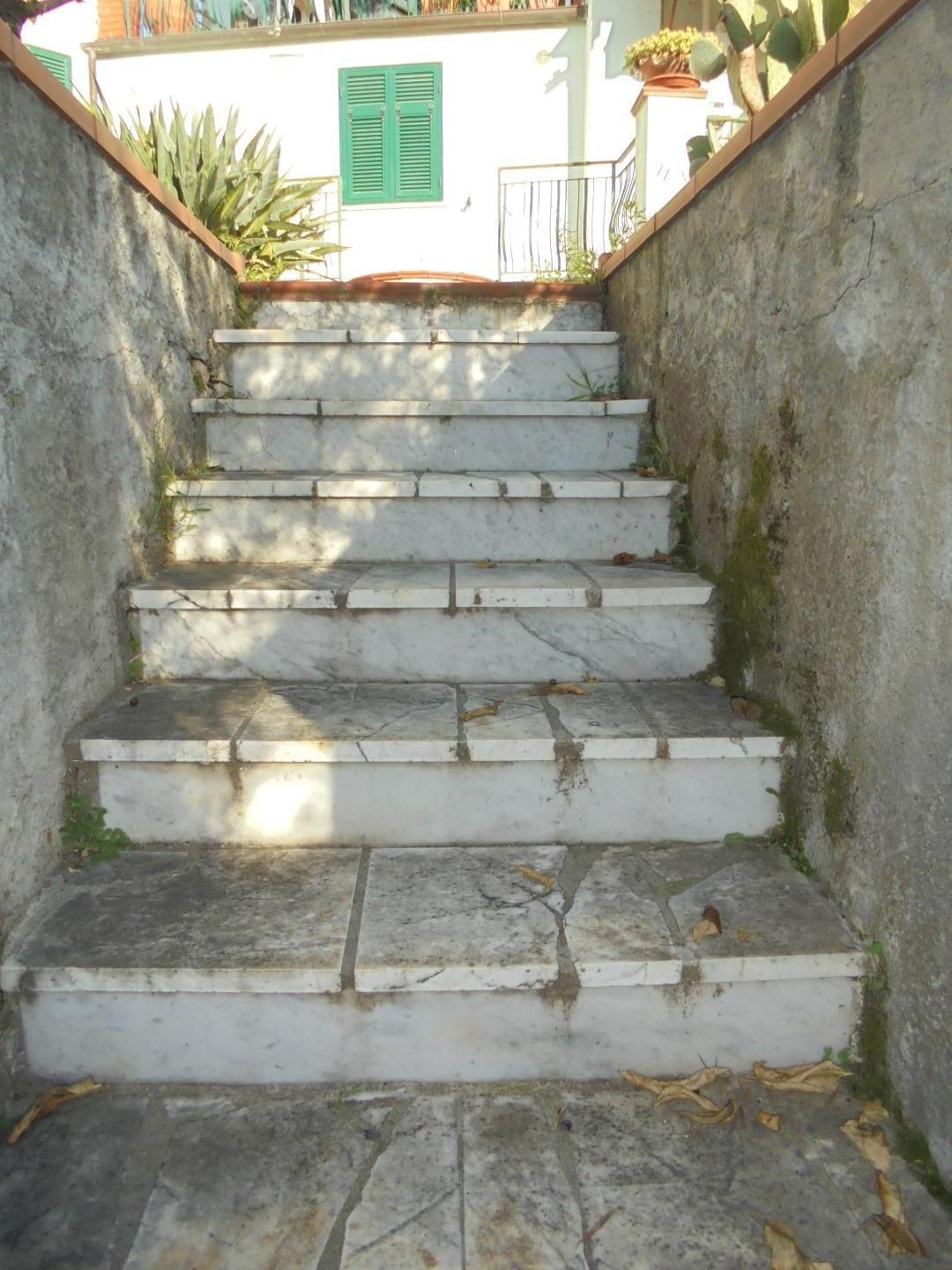 Immagine 38 di Appartamento in vendita  a Massa