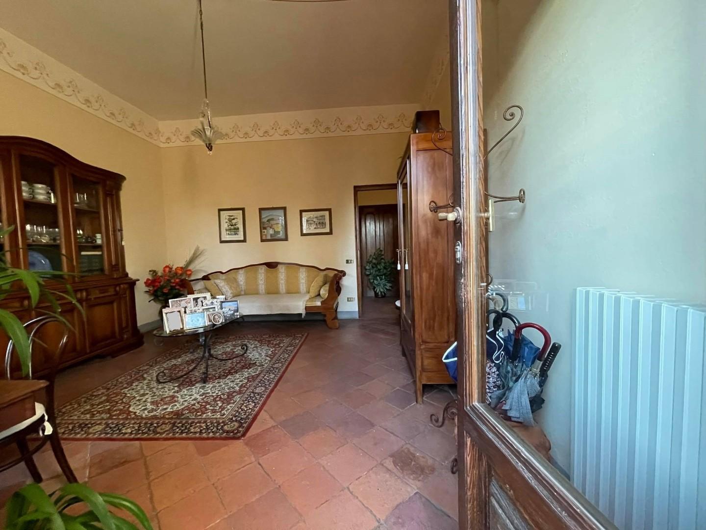 Immagine 4 di Villa in vendita  a Capannori