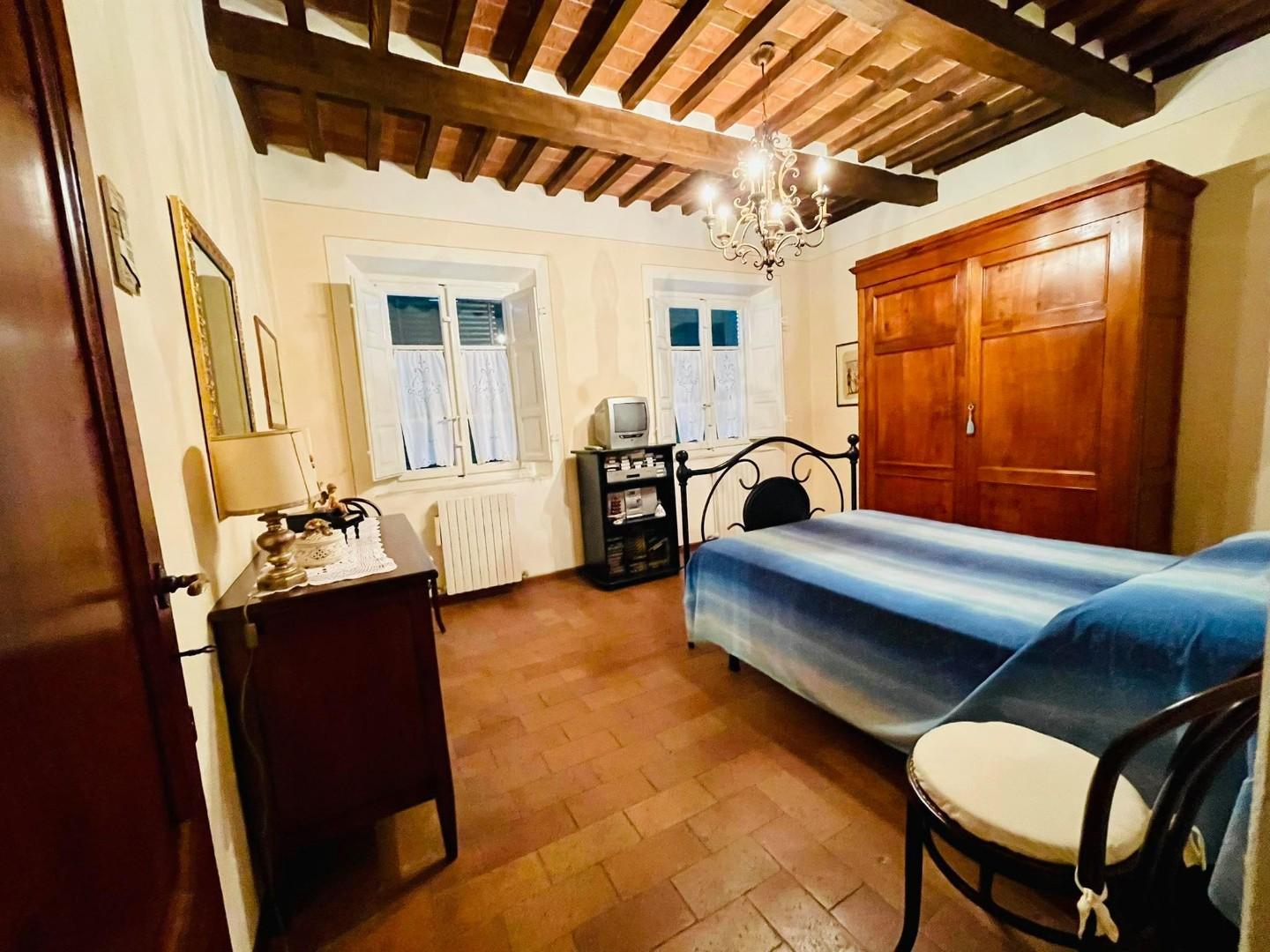 Immagine 12 di Villa in vendita  a Capannori