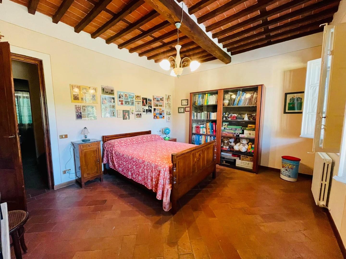 Immagine 10 di Villa in vendita  a Capannori