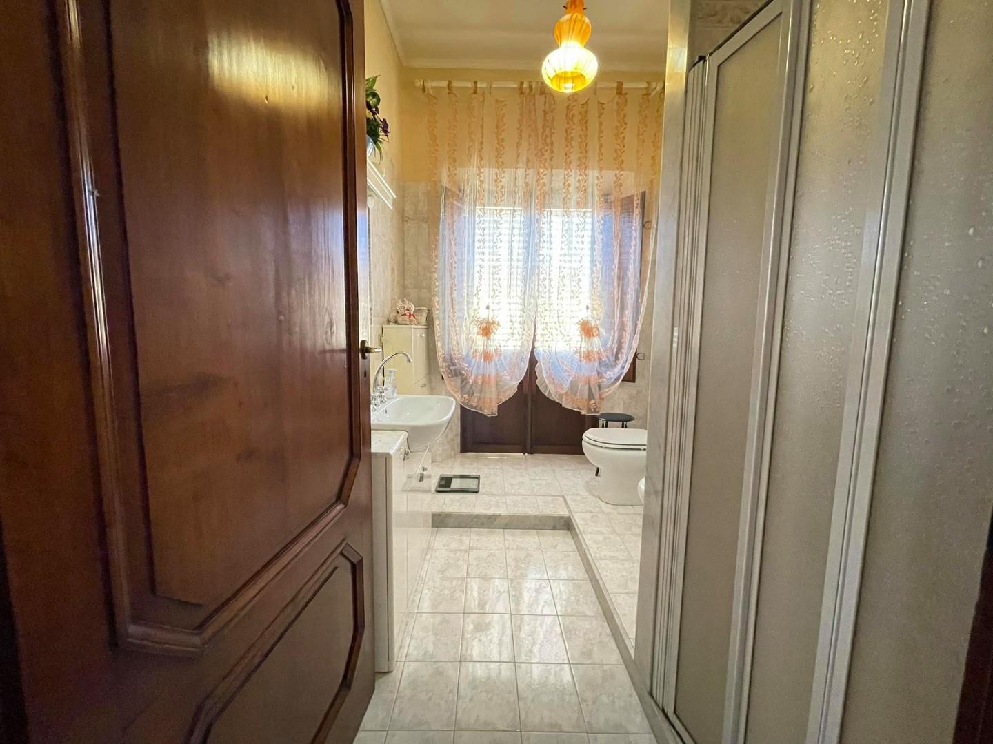 Immagine 16 di Villa in vendita  a Capannori