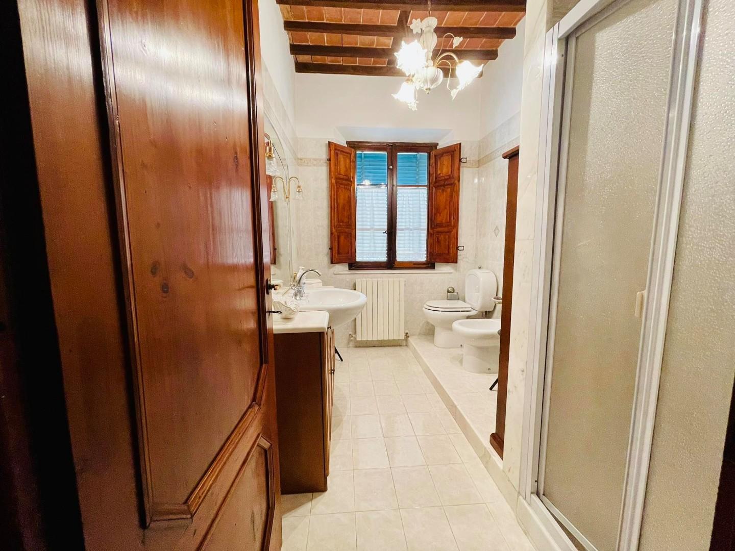 Immagine 15 di Villa in vendita  a Capannori