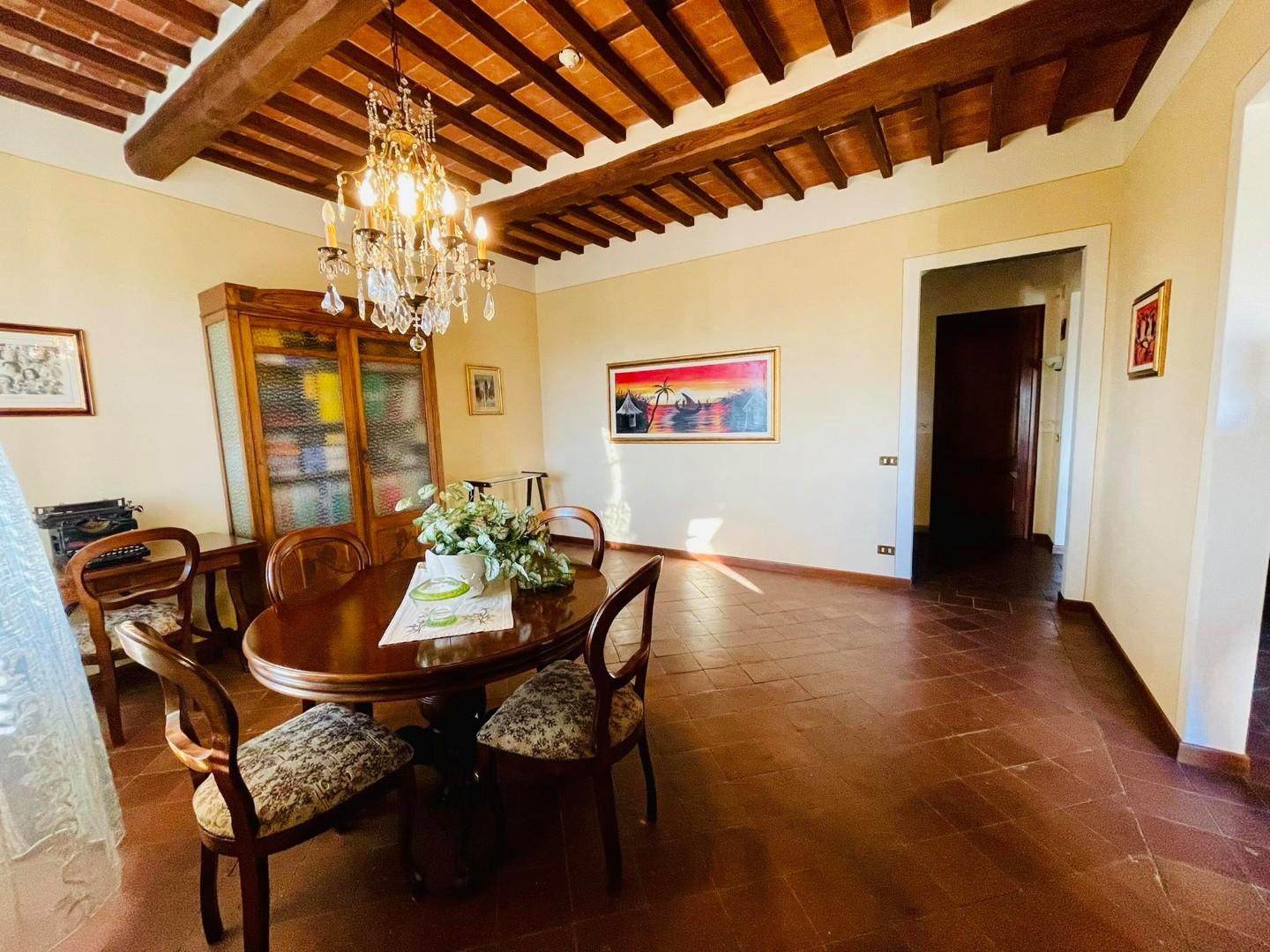 Immagine 8 di Villa in vendita  a Capannori