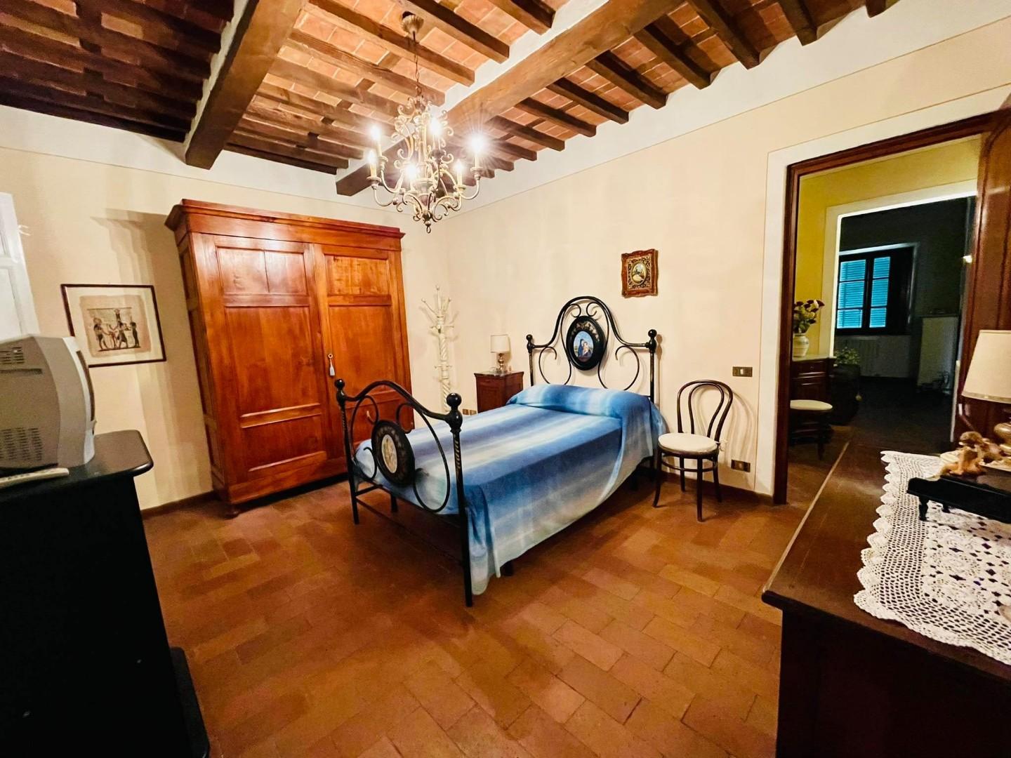 Immagine 13 di Villa in vendita  a Capannori