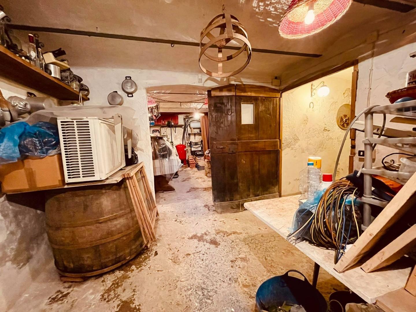 Immagine 19 di Villa in vendita  a Capannori