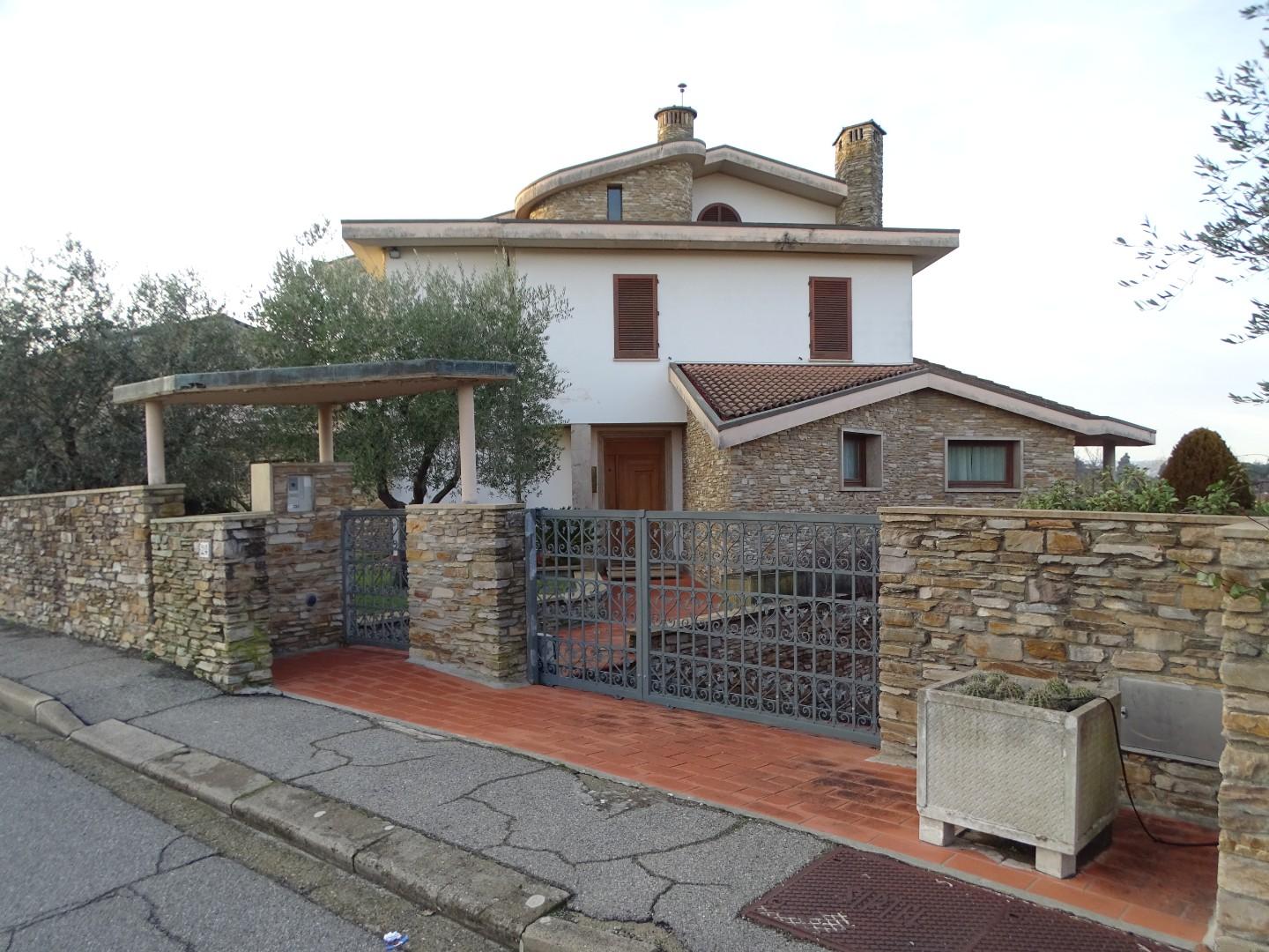 Immagine 1 di Villa in vendita  a San Miniato