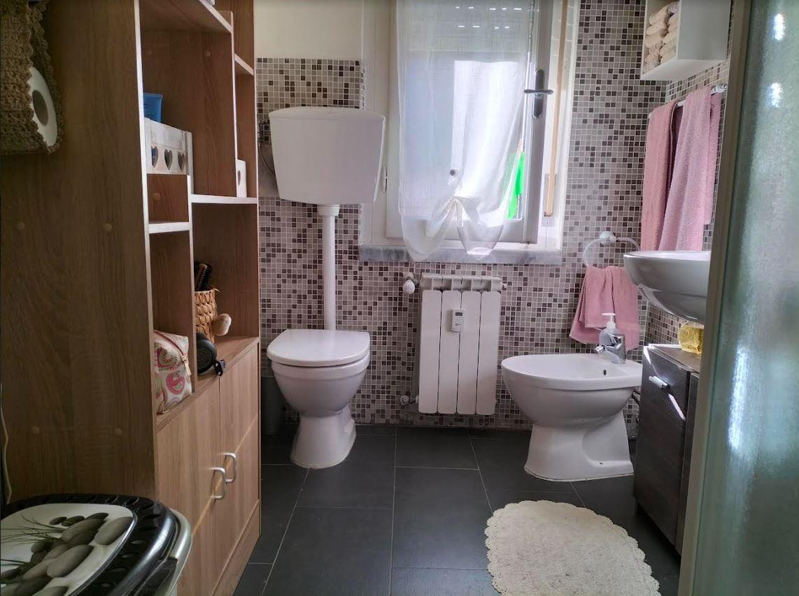 Immagine 14 di Appartamento in vendita  a Ameglia