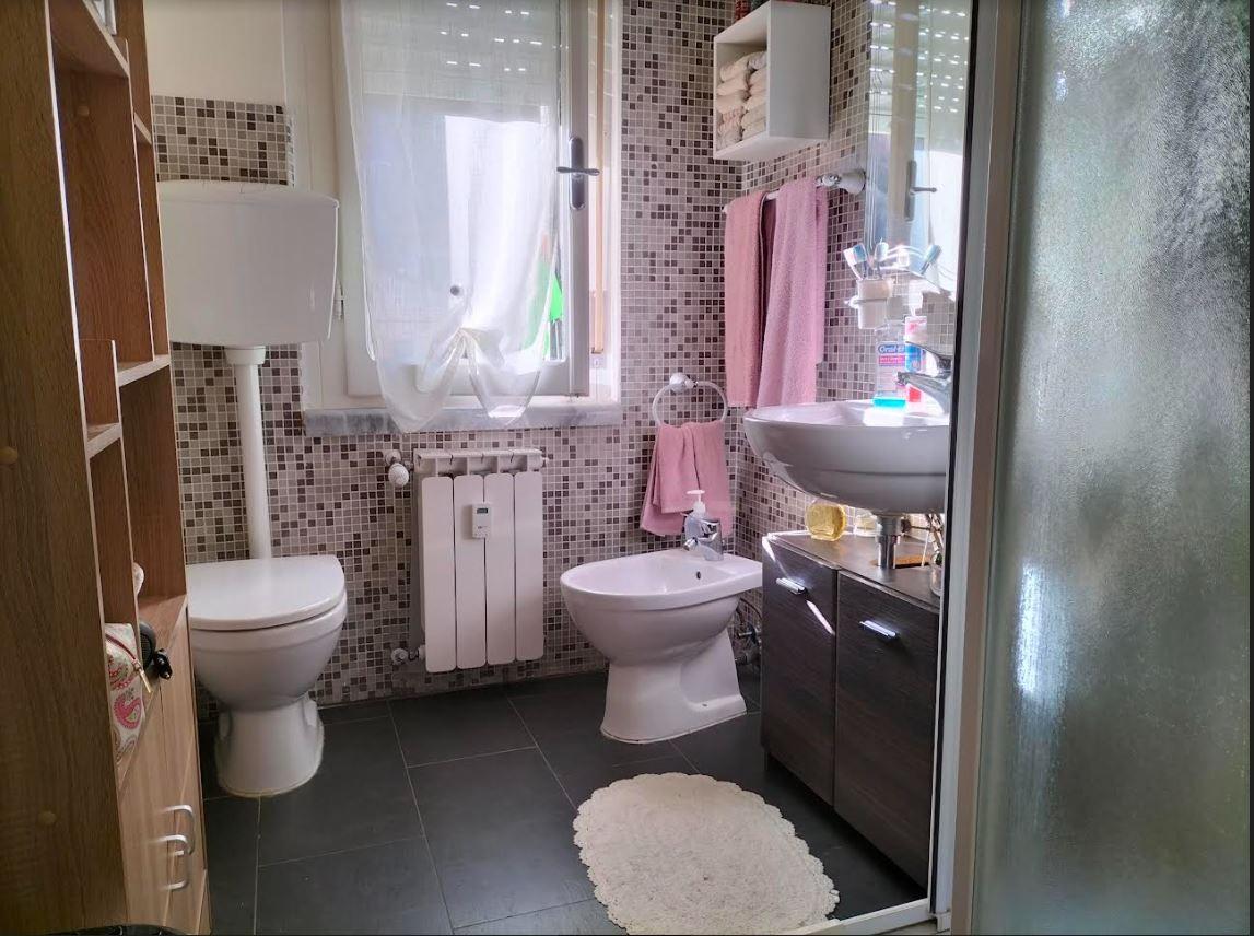 Immagine 15 di Appartamento in vendita  a Ameglia