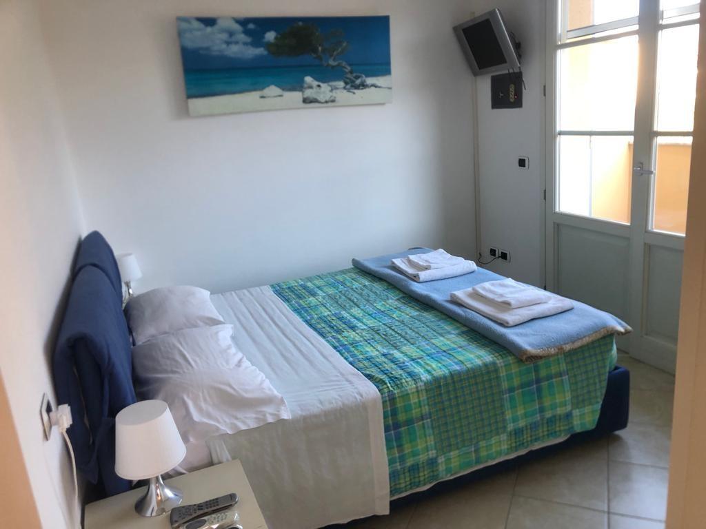 Immagine 8 di Appartamento in vendita  a Montignoso