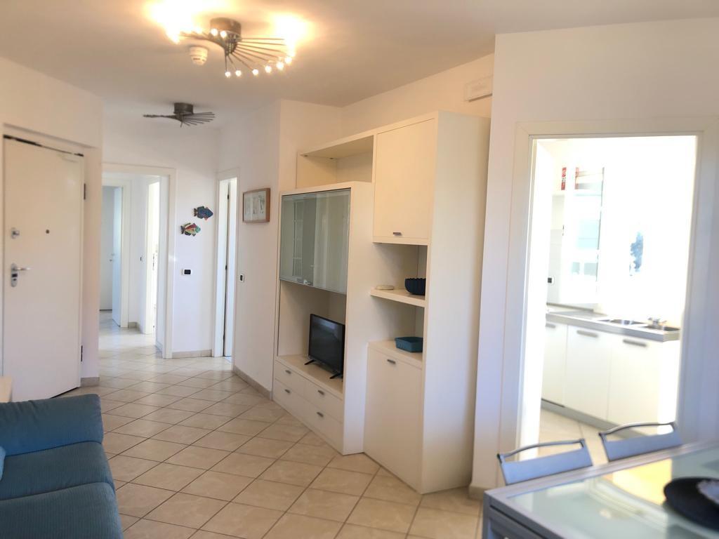 Immagine 3 di Appartamento in vendita  a Montignoso