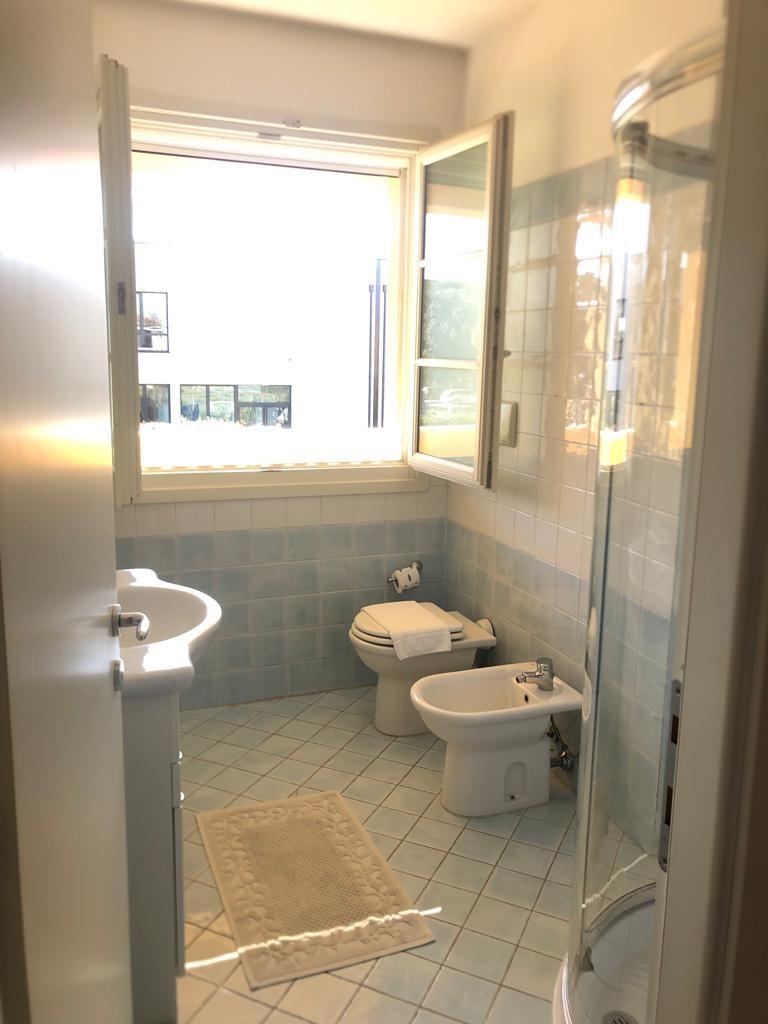 Immagine 15 di Appartamento in vendita  a Montignoso